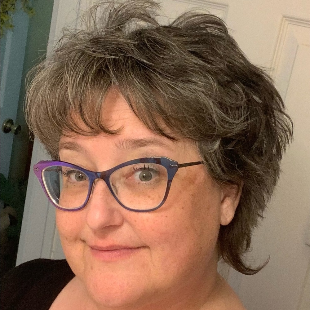 Meet your Posher, Cynthia